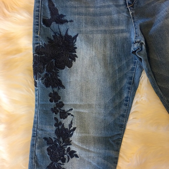 Vintage America Blue Embroidered Boyfriend Jeans - Picture 2 of 8